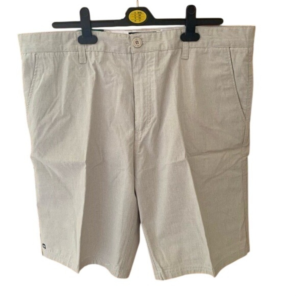 MICROS. NWT. Men's shorts. Birch color. Size: W38. Fine houndstooth pattern.